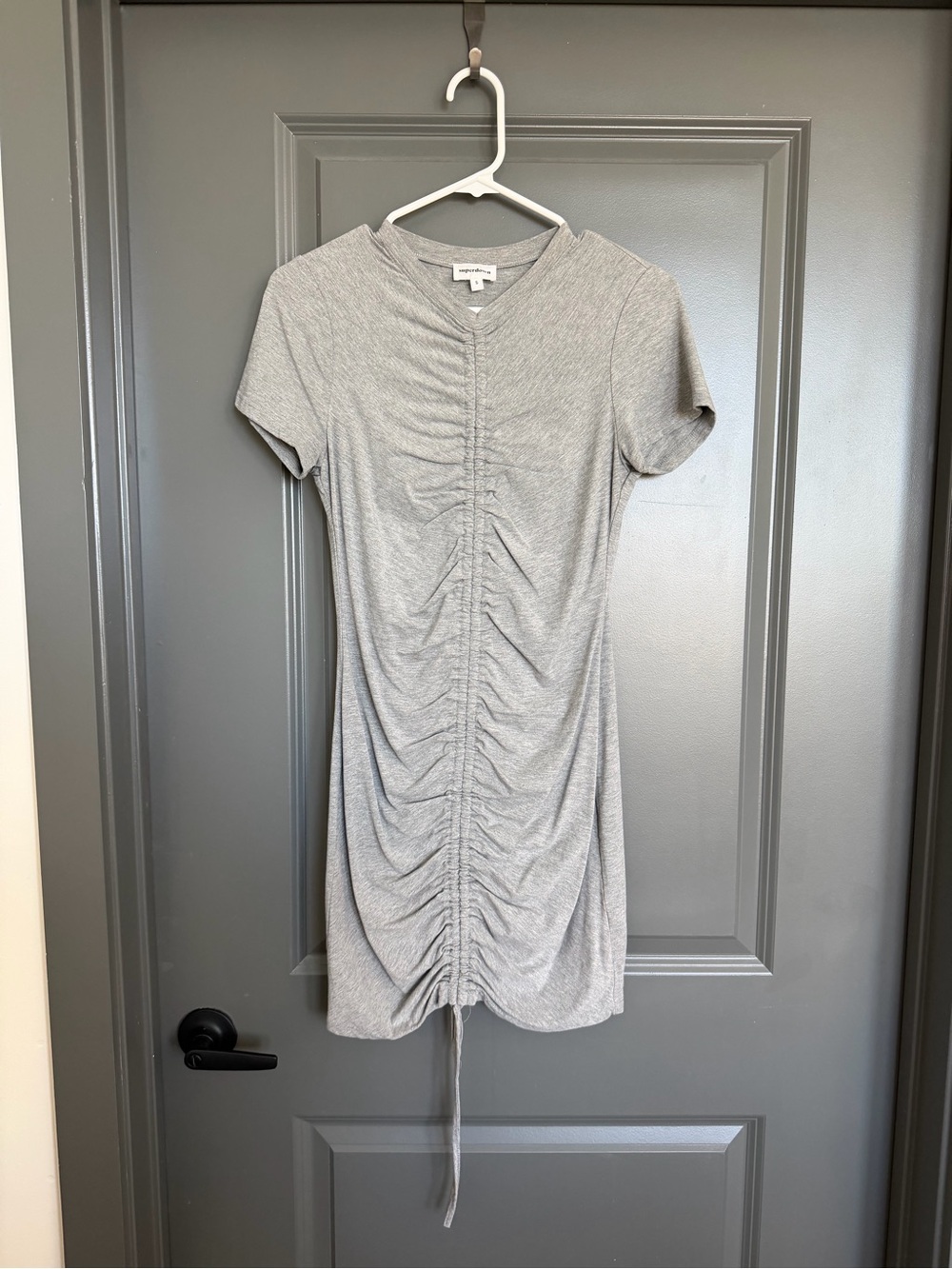 SuperDown Ruched Short Sleeve Dress in Light Gray